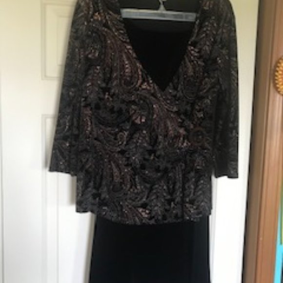 Notations black velvet 2 piece top and skirt embellished with gold - Picture 1 of 1